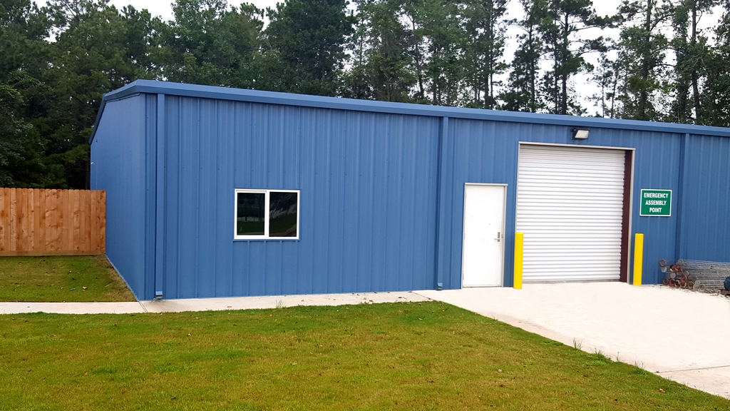 OVERHEAD / ROLL-UP DOORS - BLUE METAL BUILDING WITH WHITE OVERHEAD DOOR